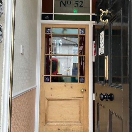 הלסטון No 52 Bed And Breakfast מראה חיצוני תמונה