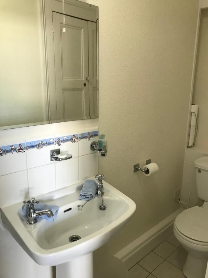 הלסטון No 52 Bed And Breakfast מראה חיצוני תמונה